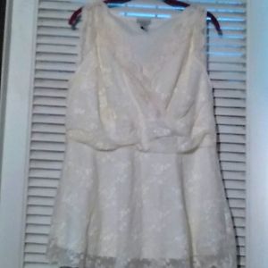 🌺🪻🌷🌼 Lacey white- vanilla top. Size 18/20. NWOT